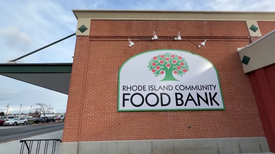 Taylor Swift and Travis Kelce donate $1M to RI Community Food Bank ...