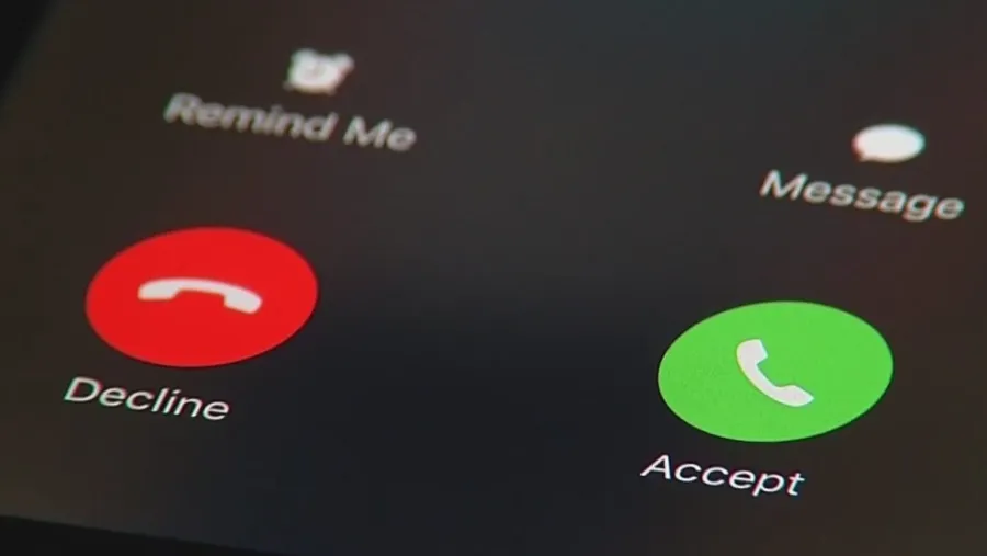Incoming call screen shows options to decline or accept the call.